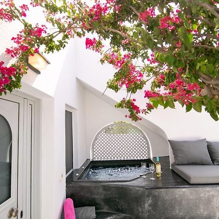 Sensia Luxury Apartment With Hot Tub Oia  Bagian luar foto