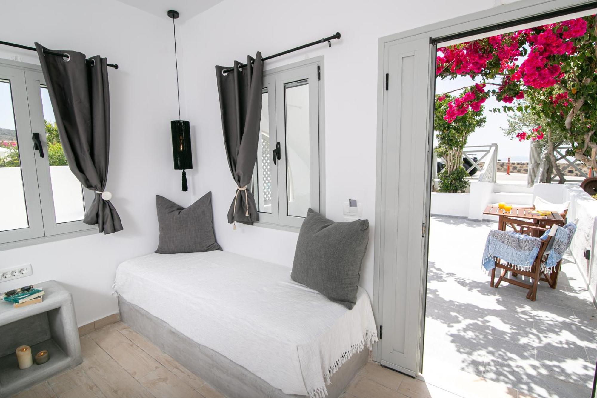Sensia Luxury Apartment With Hot Tub Oia  Bagian luar foto